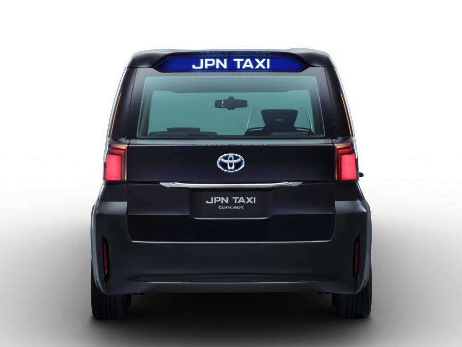  Toyota JPN Taxi Concept 2013 года  (фото 22 из 37)